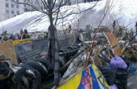На Майдане восстанавливают баррикады 