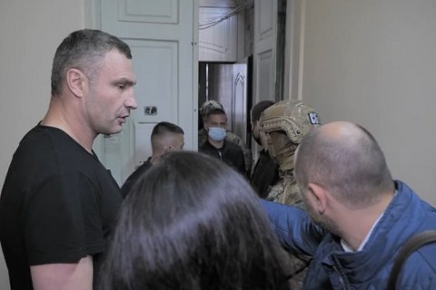 Кличко обнародовал видео спецоперации силовиков в своем доме