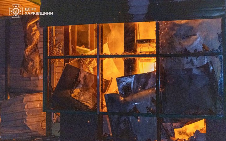 Ворог здійснив масований удар по Харкову: серед поранених рятувальники