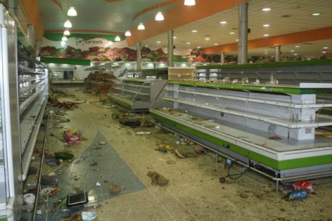 16% венесуэльцев периодически питаются отходами супермаркетов, - опрос