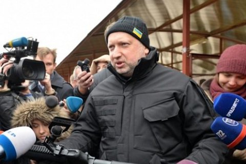 Турчинов: Росія нарощує військову присутність біля кордонів України
