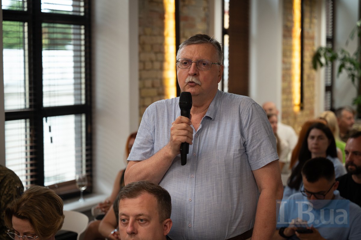 Ігор Бураковський, Інститут економічних досліджень та політичних консультацій