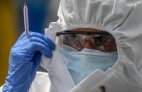 За добу в Україні підтвердили 990 випадків коронавірусу