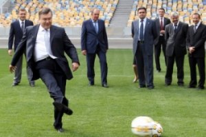 Янукович забил гол Суркису