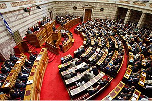 Парламент Греции одобрил условия второго пакета денежной помощи