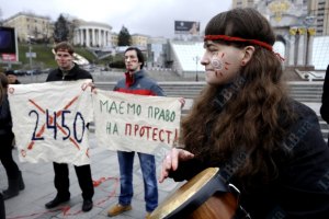 Противники законопроекта о мирных собраниях установили вигвамы на Майдане