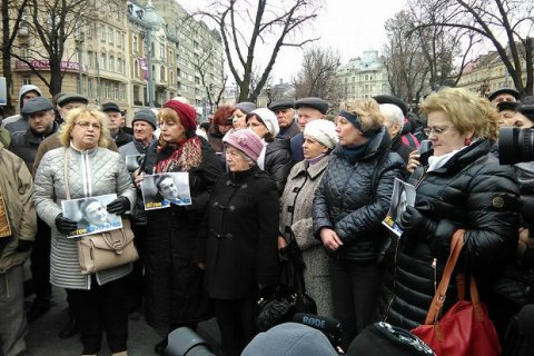 Во Львове участники акции в поддержку Савченко пикетировали консульство РФ 