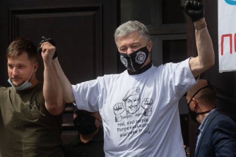 Суд отпустил под личное обязательство депутатов ветерана АТО, задержанного на акции против Волошина