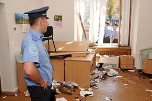 П'яний "айдарівець" розбив 8 вікон у будівлі КМДА (оновлено)