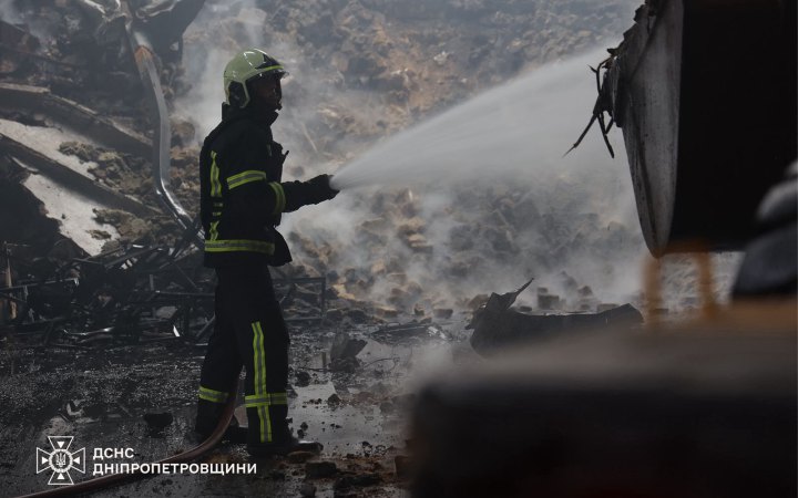 У Дніпрі ліквідували масштабну пожежу 