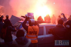 Одного з операторів поранили на Грушевського з вогнепальної зброї
