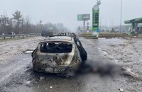 Російський військовий отримав підозру у справі про наказ розстріляти авто з цивільними на Київщині (оновлено)