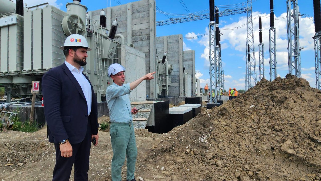 Міністр енергетики Молдови Дорін Жунгієту на електопідстанції у Вулканештах