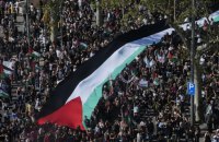 Десятки тисяч людей вийшли на марш у Барселоні на знак протесту проти війни Ізраїлю в Газі