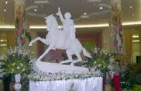 В столице Туркмении появилась конная статуя президента