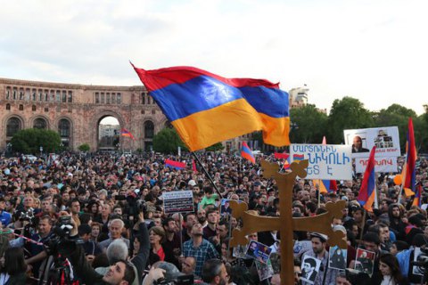 Вибори прем'єра Вірменії призначили на 8 травня