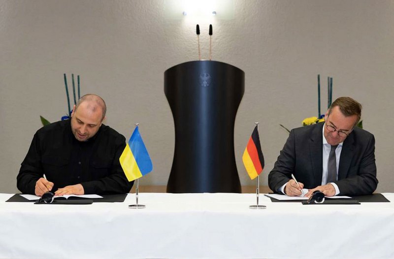  Міністри оборони Німеччини та України Борис Пісторіус і Рустем Умєров у Берліні підписали угоду про фінансування далекобійної
зброї українського виробництва (укладено контракти між Києвом і німецькою збройовою промисловістю).