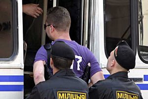 В Беларуси осуждены около 100 участников «молчаливых протестов»