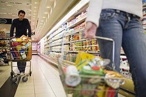 Киевский супермаркет резко обвалил цены аккурат к приезду Азарова
