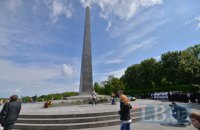 На киевской площади Славы возле обелиска произошла стычка