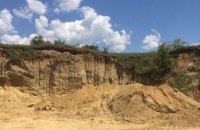 Двухлетнего ребенка засыпало песком в карьере в Донецкой области