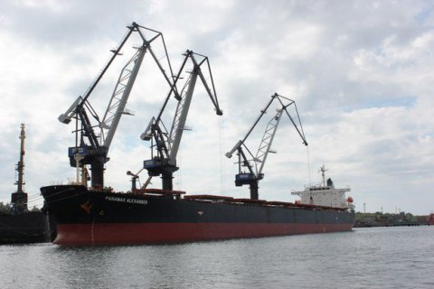 В Украину прибыл первый из законтрактованных ДТЭК семи кораблей с углем