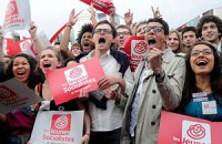 Социалистическая партия Франции уверенно победила на выборах 