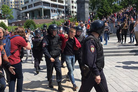 Протести Навального почалися: у двох містах Росії арешти і бійки