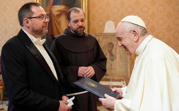 Посол Украины Юраш вручил верительные грамоты Папе Римскому Франциску
