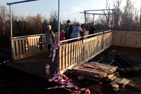 В Станице Луганской завершили строительство временного перехода на мосту 