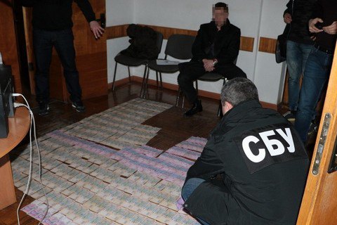 В Харькове подполковника полиции поймали на крупной взятке