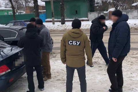 У Чернігівській області майора поліції затримали під час отримання $3 тис. хабара