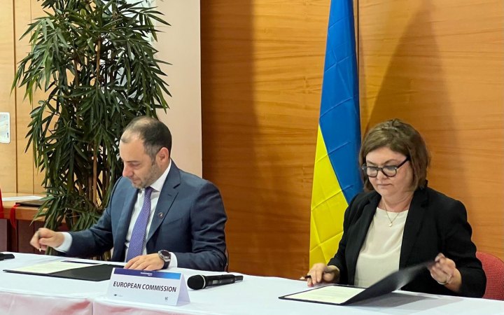 ​Транспортний безвіз: Україна та ЄС підписали угоду про вантажні перевезення 