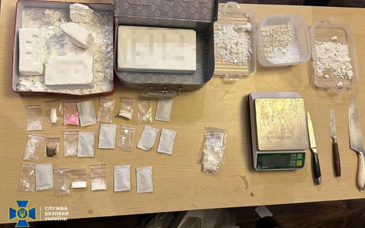 У Києві затримали наркоділків, яка постачали кокаїн із Латинської Америки