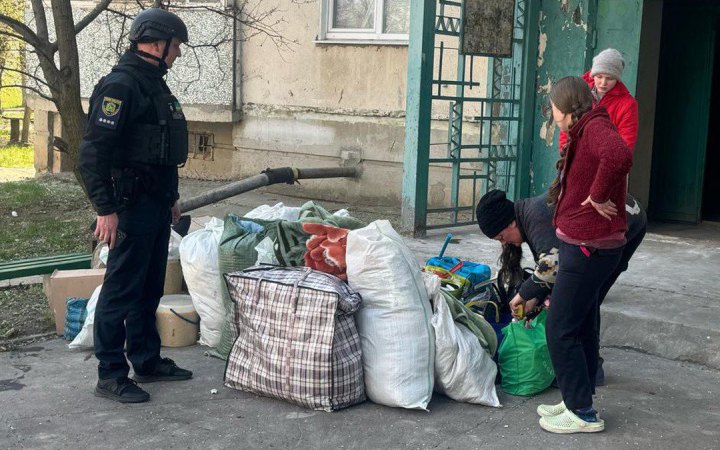 Поліція евакуювала 21 мешканця прифронтових громад Харківщини