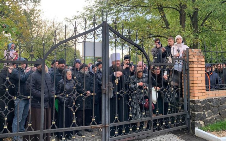 У Черкасах біля Свято-Михайлівського храму виник конфлікт між представниками ПЦУ та УПЦ МП (доповнено)