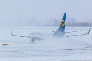 Аэропорты Ивано-Франковска и Ужгорода не работают из-за метели