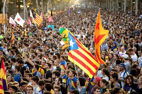 В Каталонии протестующие студенты перекрывали улицы и железную дорогу