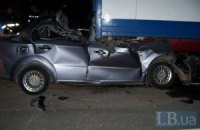 В Киеве молодая женщина погибла, врезавшись на авто в грузовик