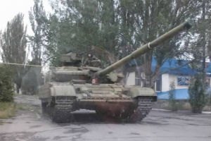 В Донецкой области замечены пять танков, семь БТРов и грузовики с боевиками