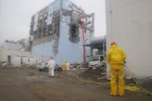 Півтонни радіоактивного сміття з АЕС "Фукусіма-1" викинули у подвір'ї житлового будинку
