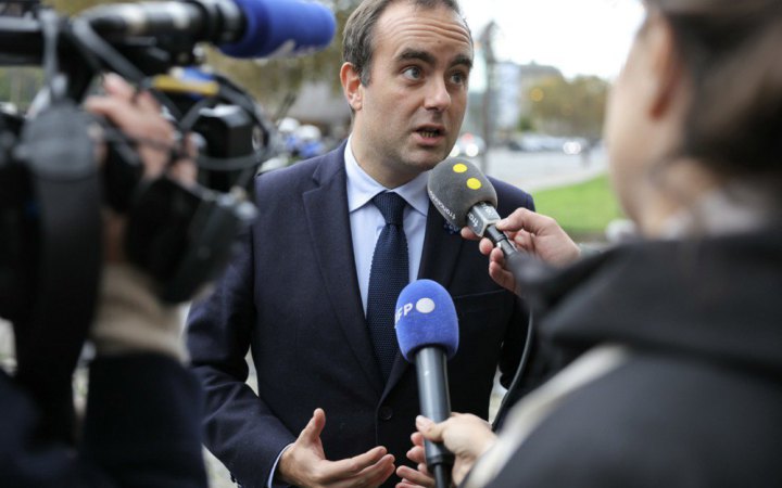 Прем'єра Франції звинуватили у брехні щодо освіти