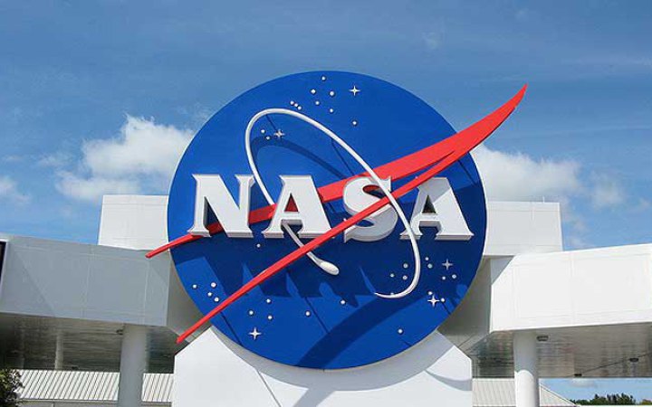 NASA назвало імена астронавтів, які полетять навколо Місяця
