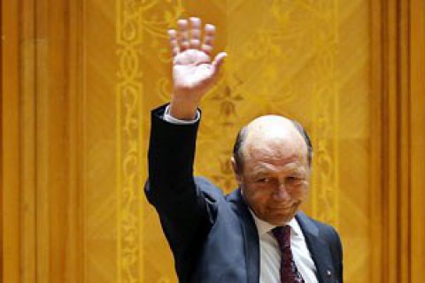 Додон позбавив екс-президента Румунії молдовського громадянства