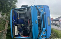 На Закарпатті перекинувся рейсовий автобус, серед травмованих – двоє неповнолітніх