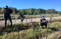 Гвардейцы и пограничники проводят на границе с Беларусью совместную операцию