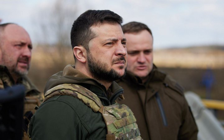 Зеленский отметил государственными наградами 18 защитников Украины