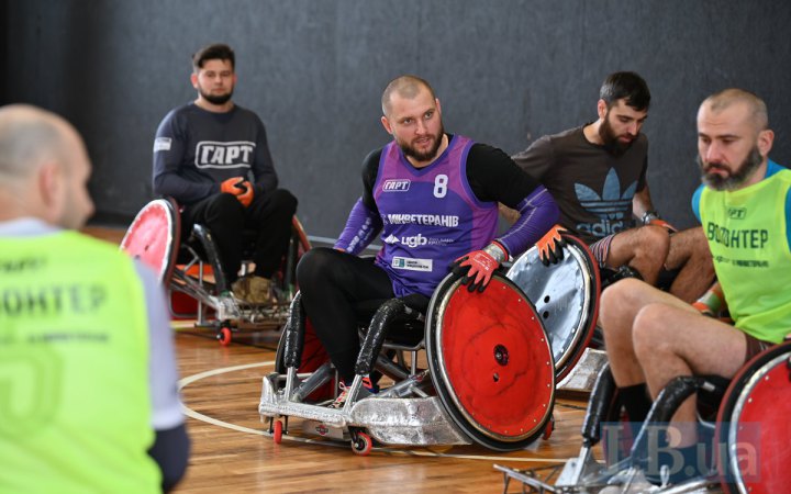 Ви бачили, як пресують колісними кріслами? Репортаж з ветеранського регбі 