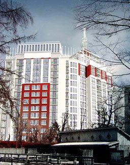 В 2005 году Укрпромпроект планировал строить на этом участке 14-этажный дом на 114 квартир с парковкой на 72 места