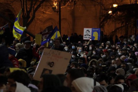 В Тбилиси проходит многотысячная акция в поддержку Украины